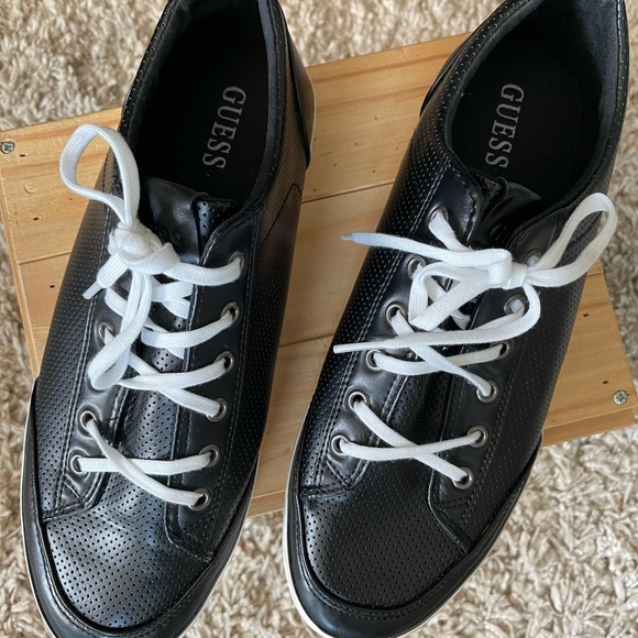 Guess Mens shoes size 11 black - Picture 7 of 7